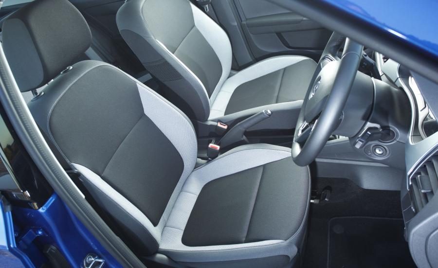 Интерьер Skoda Fabia (NJ) 2015 года  (фото 17 из 23)